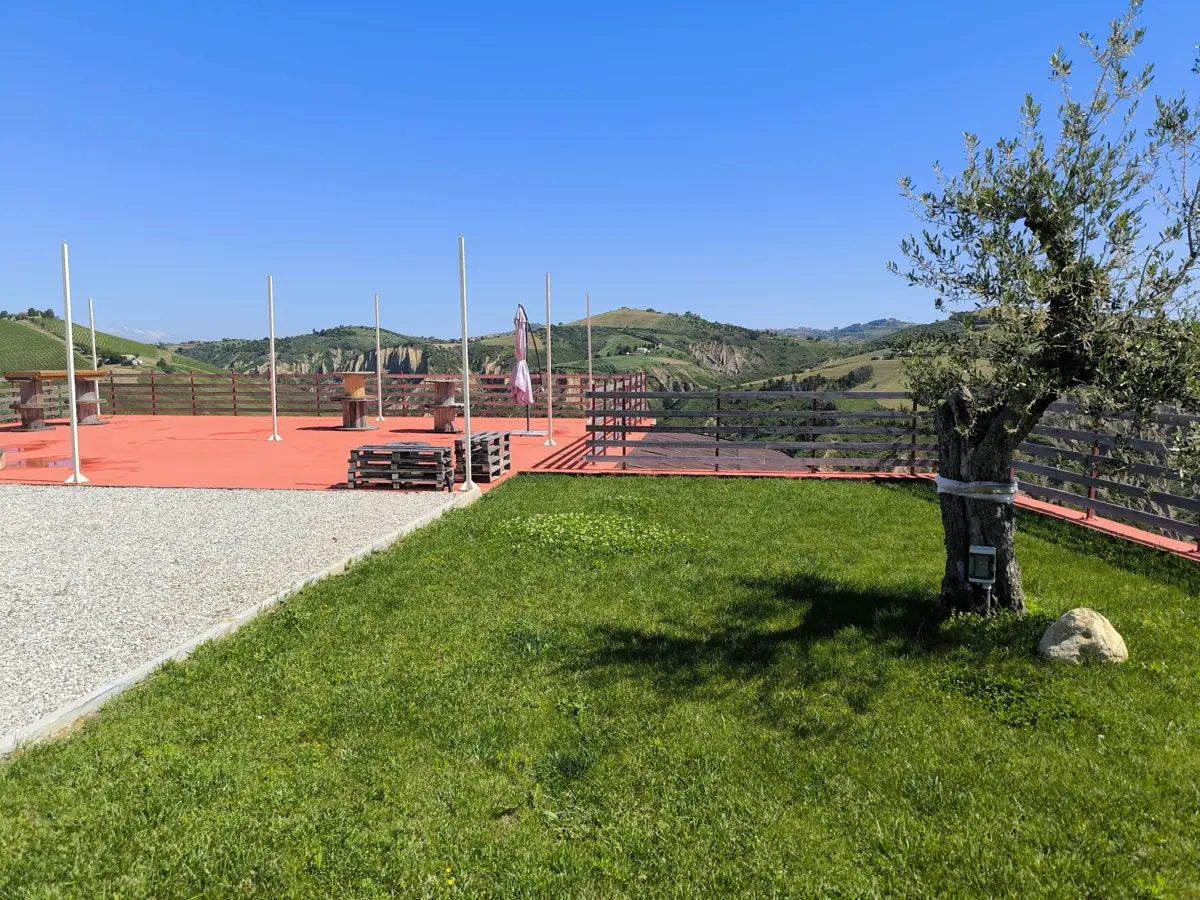 Terrazza e prato Cascina Bruno